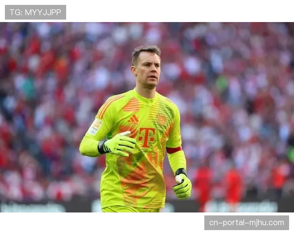 特写:手术后首次回归替补席,诺伊尔与乌尔赖希交流的画面